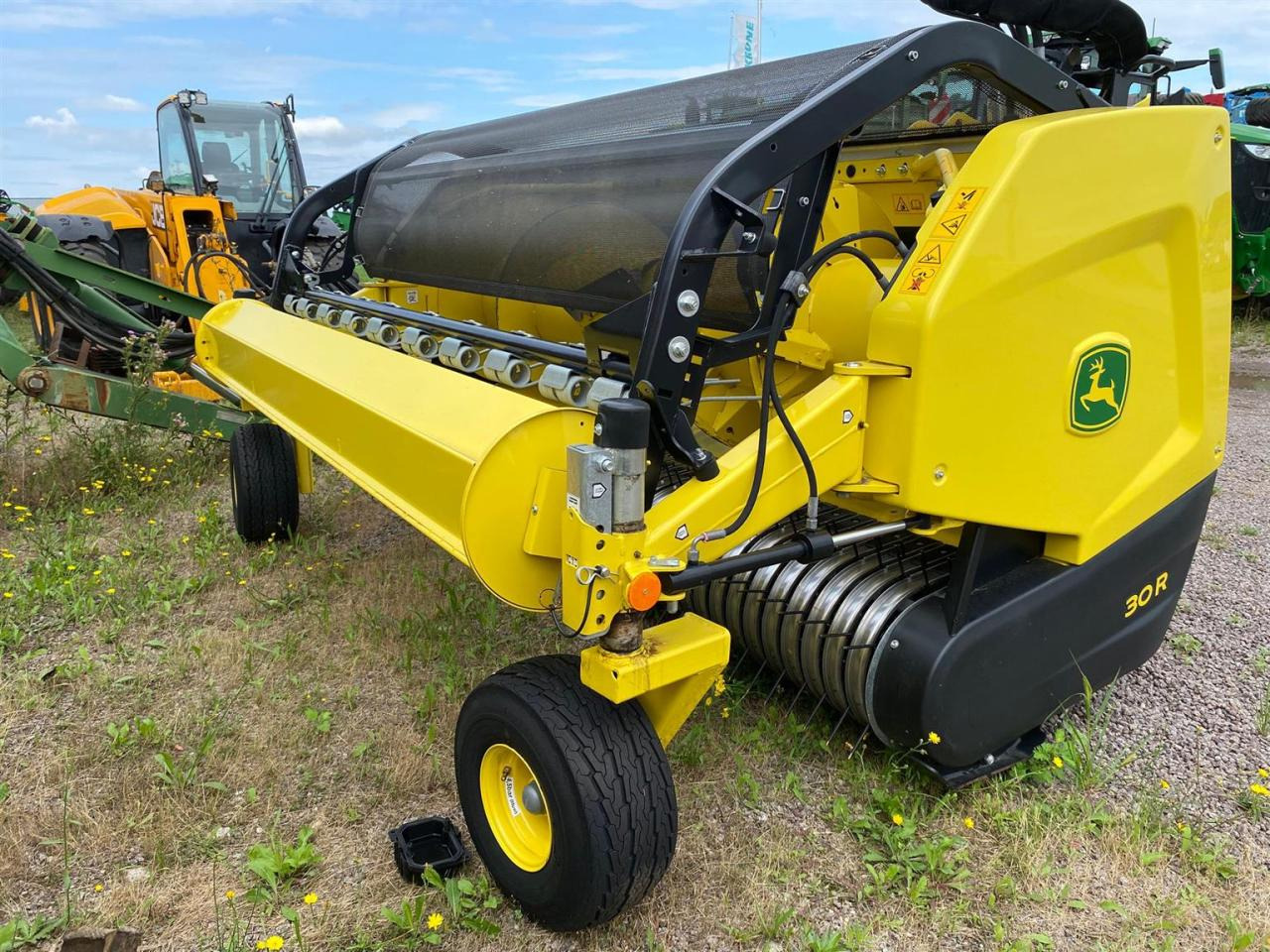 John Deere 30R - Forage harvester attachment: picture 1 John Deere 30R - Forage harvester attachment: picture 1