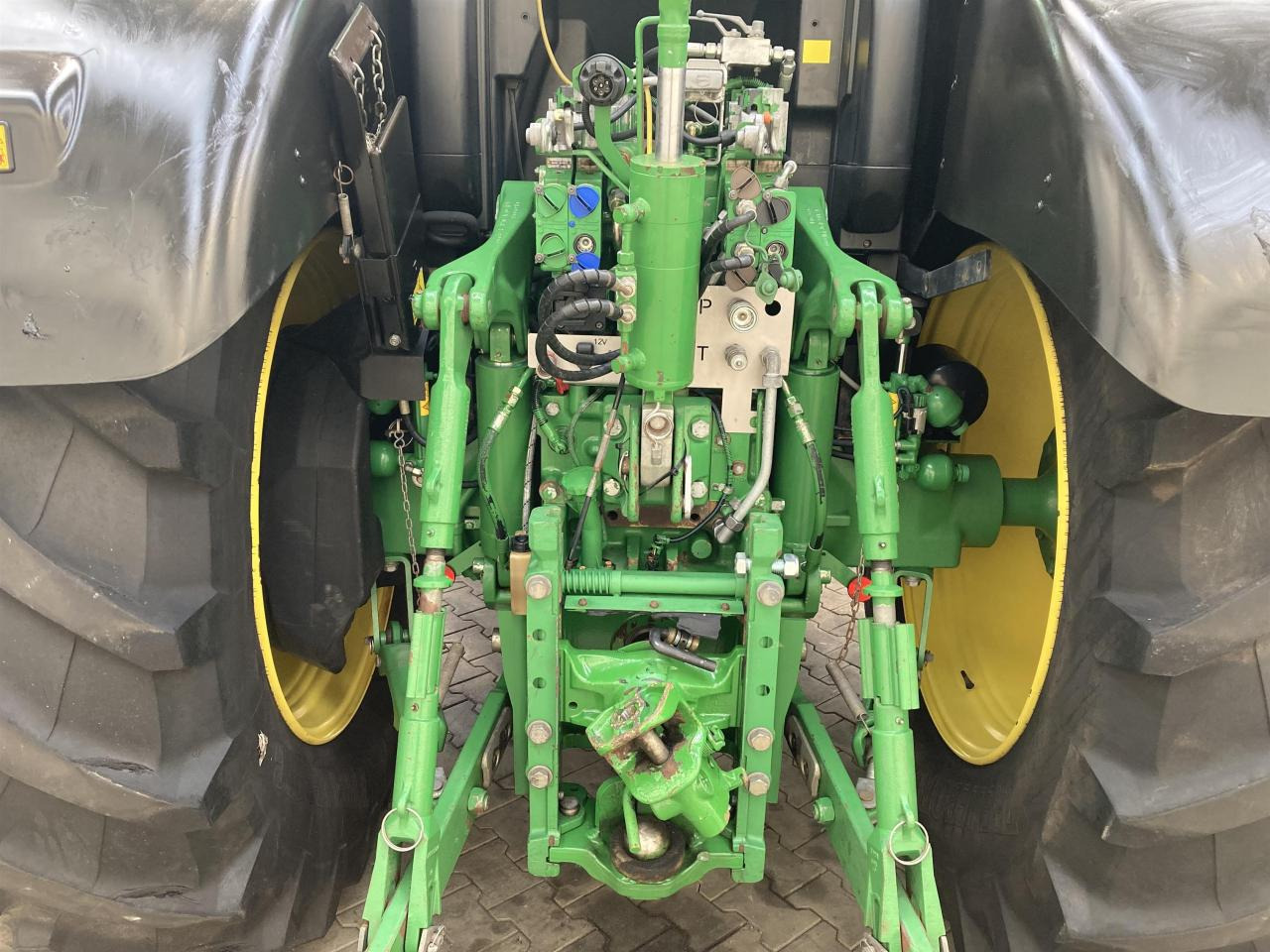 Farm tractor John Deere 6190R: picture 8