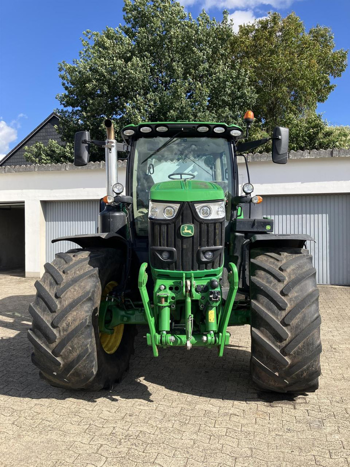 John Deere 6215R - Farm tractor: picture 5 John Deere 6215R - Farm tractor: picture 5