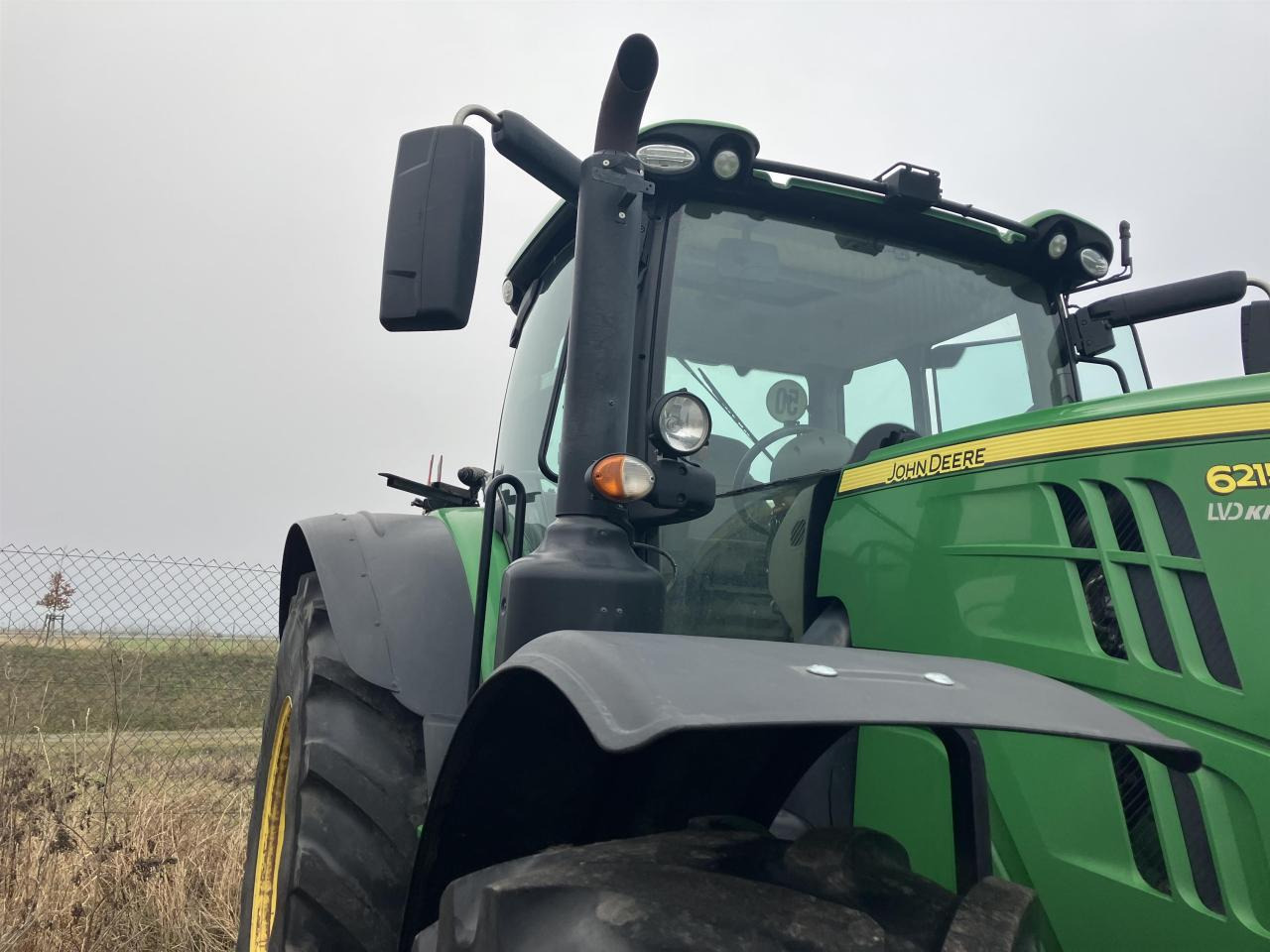 John Deere 6215R - Farm tractor: picture 3 John Deere 6215R - Farm tractor: picture 3