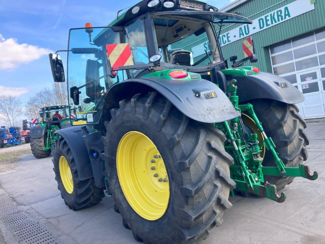 John Deere 6250R - Farm tractor: picture 4 John Deere 6250R - Farm tractor: picture 4