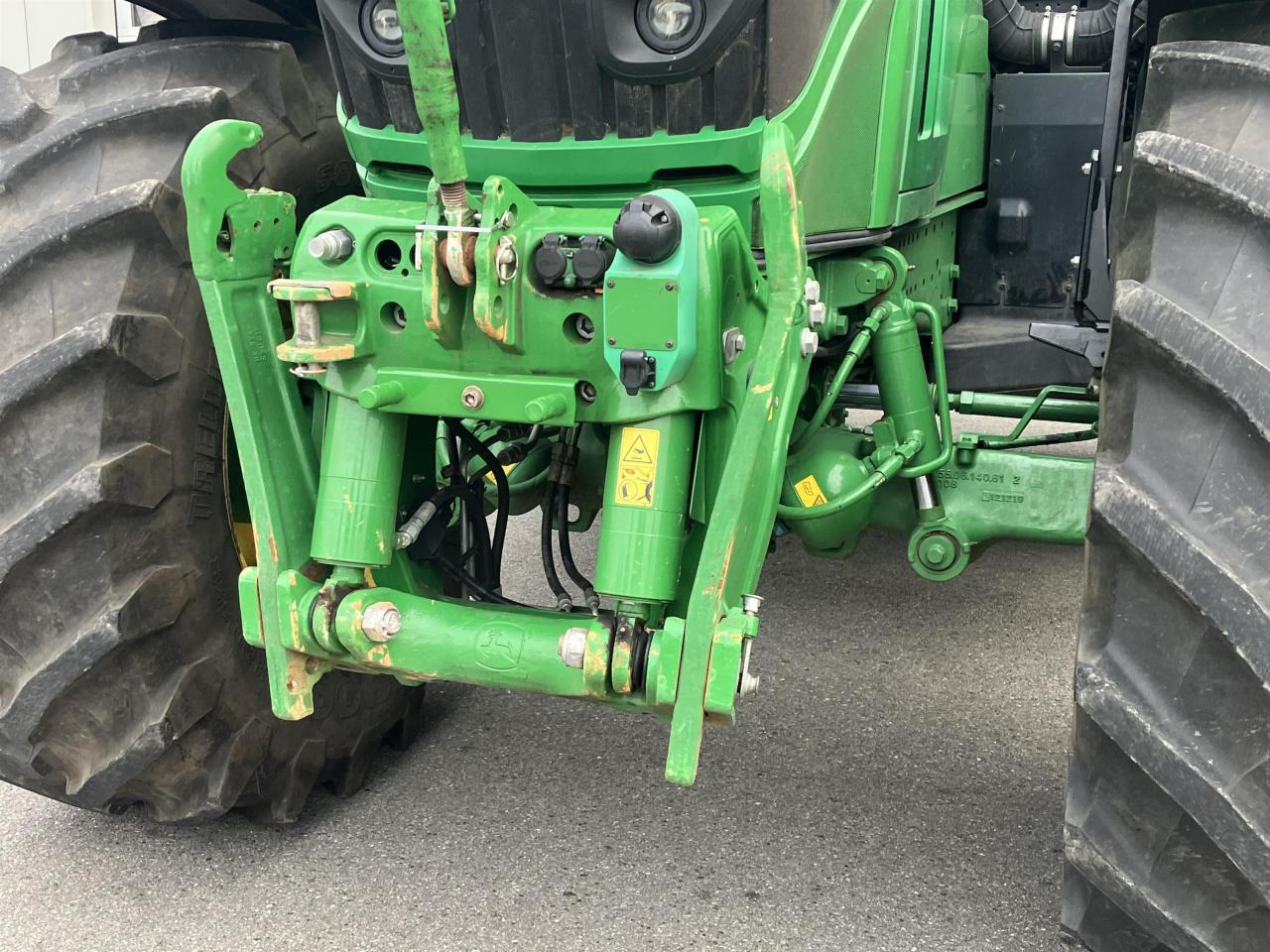 Farm tractor John Deere 6250R: picture 8