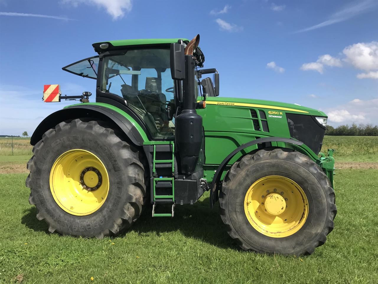 John Deere 6250R - Farm tractor: picture 2 John Deere 6250R - Farm tractor: picture 2