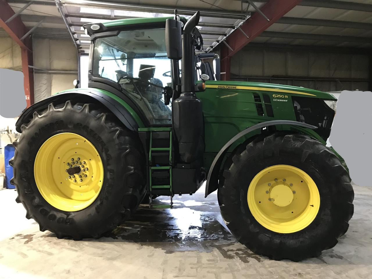 John Deere 6250R - Farm tractor: picture 2 John Deere 6250R - Farm tractor: picture 2