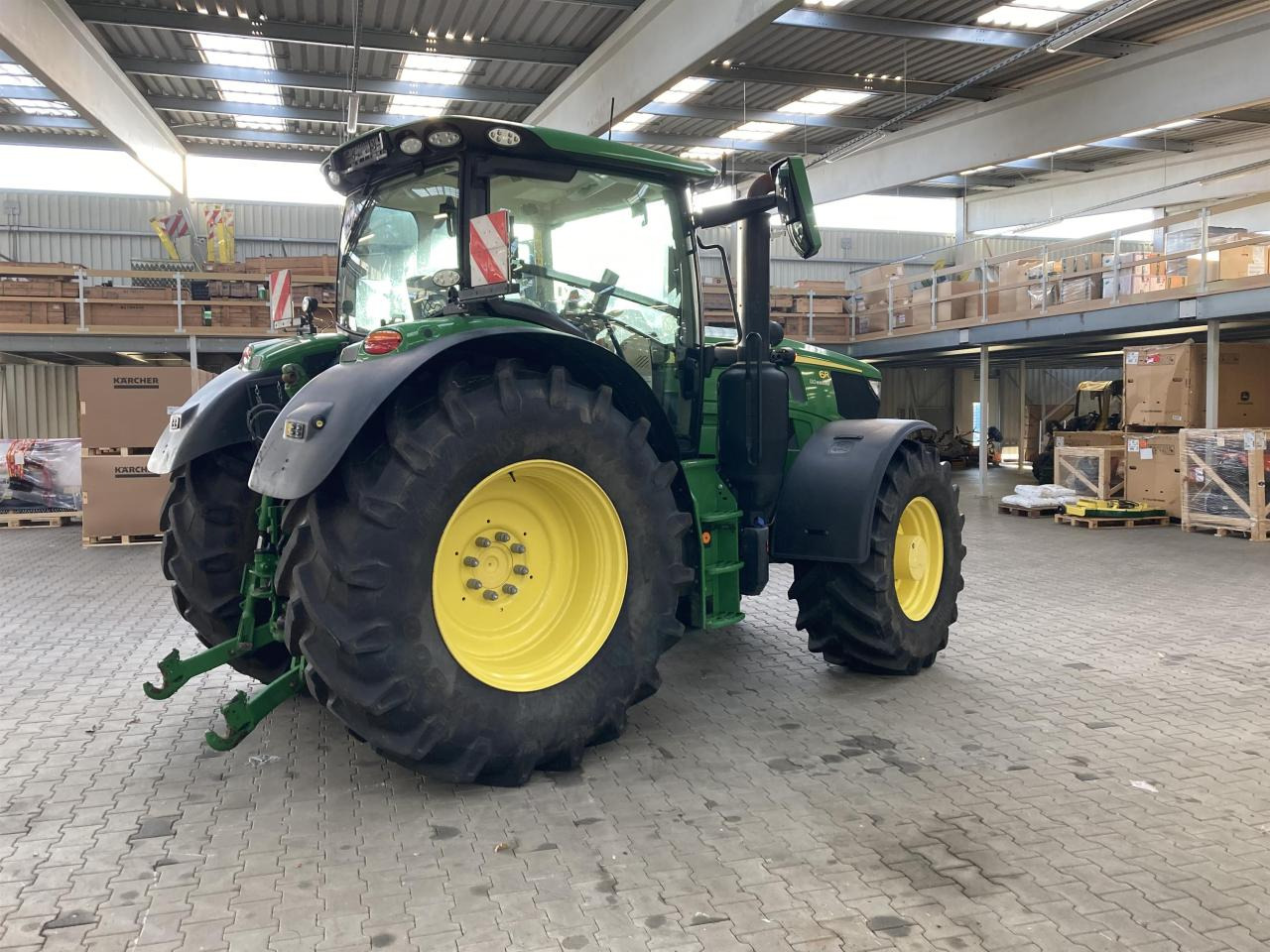 John Deere 6R 185 - Farm tractor: picture 5 John Deere 6R 185 - Farm tractor: picture 5