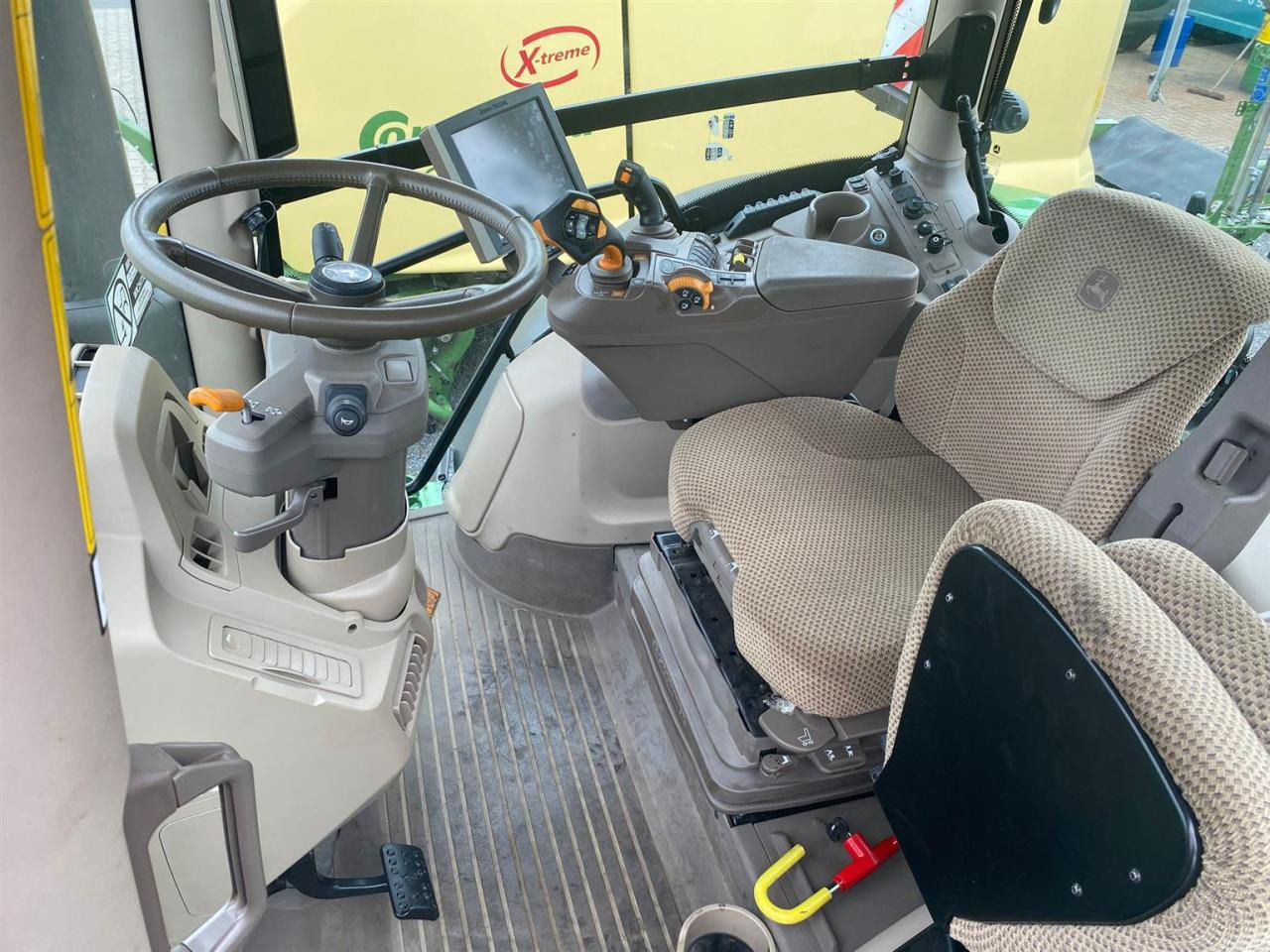 John Deere 6R 185 - Farm tractor: picture 5 John Deere 6R 185 - Farm tractor: picture 5