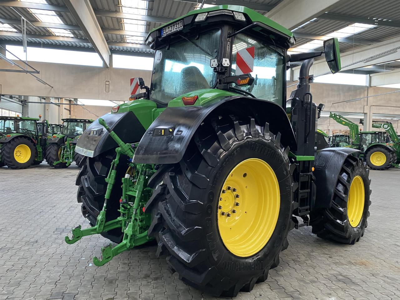 John Deere 7R 310 - Farm tractor: picture 3 John Deere 7R 310 - Farm tractor: picture 3