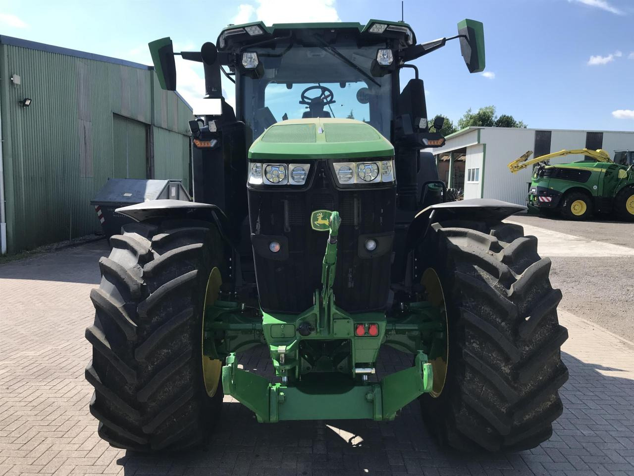 John Deere 7R 350 - Farm tractor: picture 3 John Deere 7R 350 - Farm tractor: picture 3