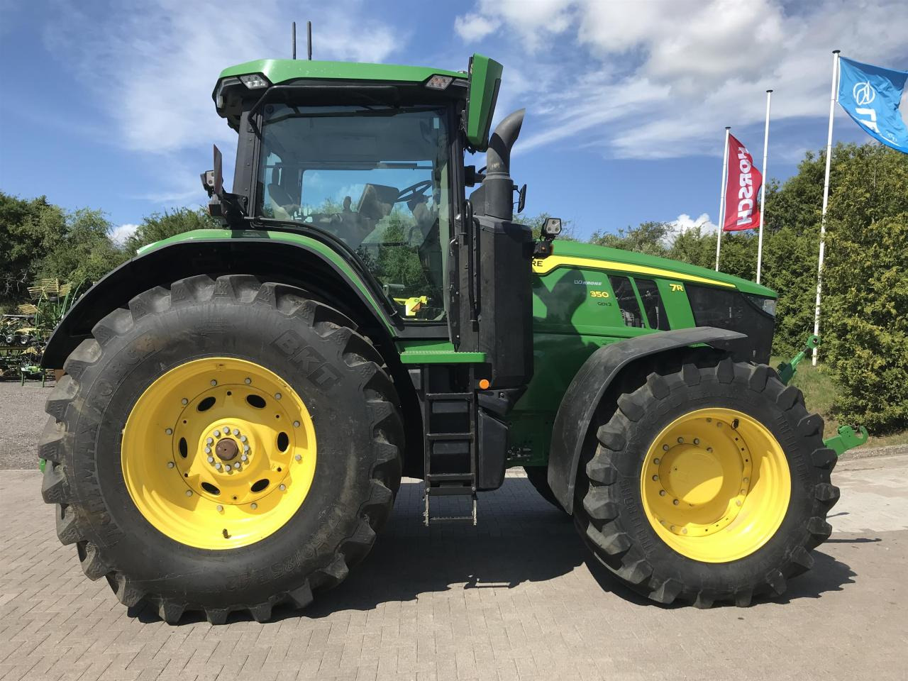 John Deere 7R 350 - Farm tractor: picture 2 John Deere 7R 350 - Farm tractor: picture 2