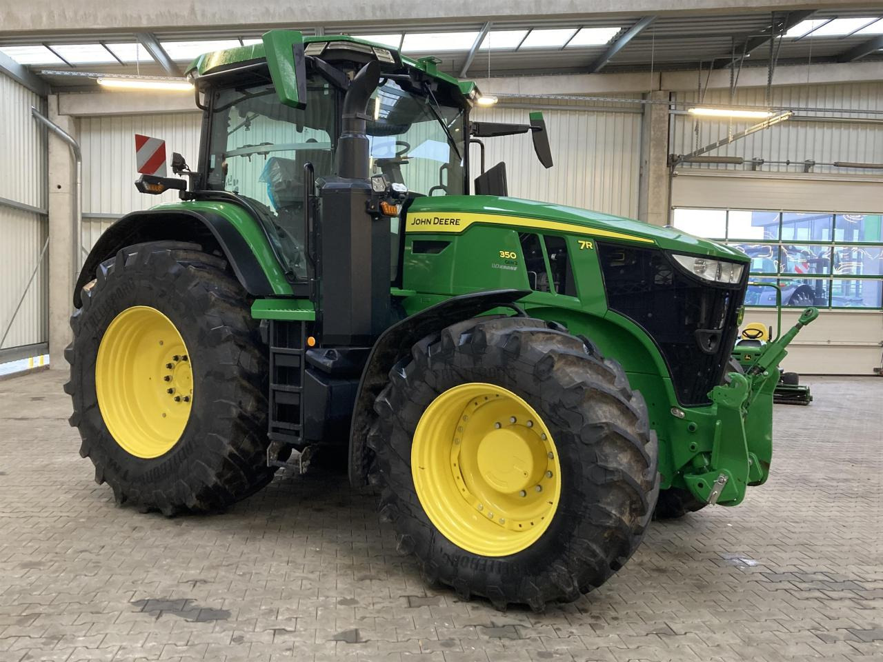 John Deere 7R 350 - Farm tractor: picture 3 John Deere 7R 350 - Farm tractor: picture 3