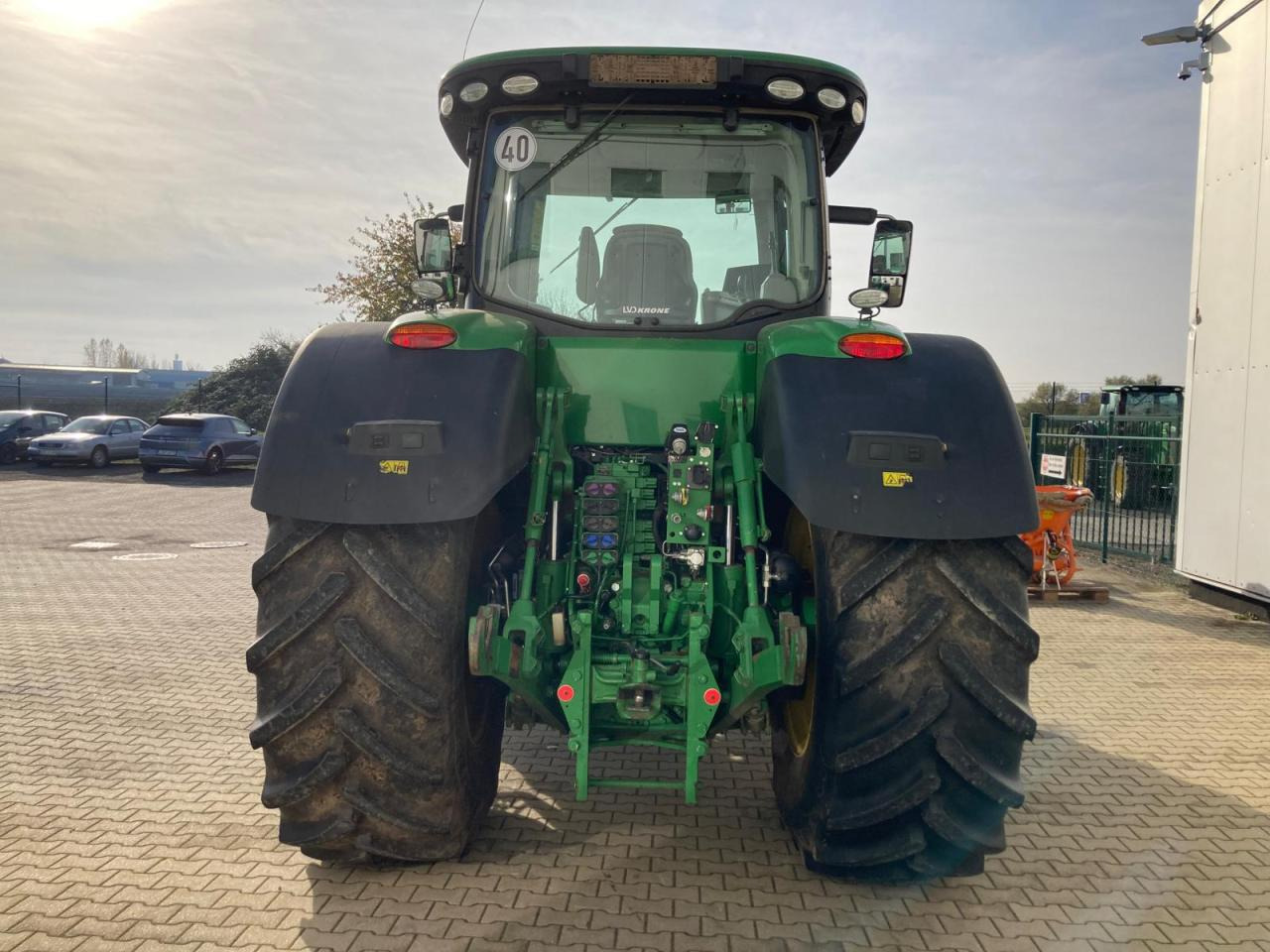 Farm tractor John Deere 8370R: picture 6