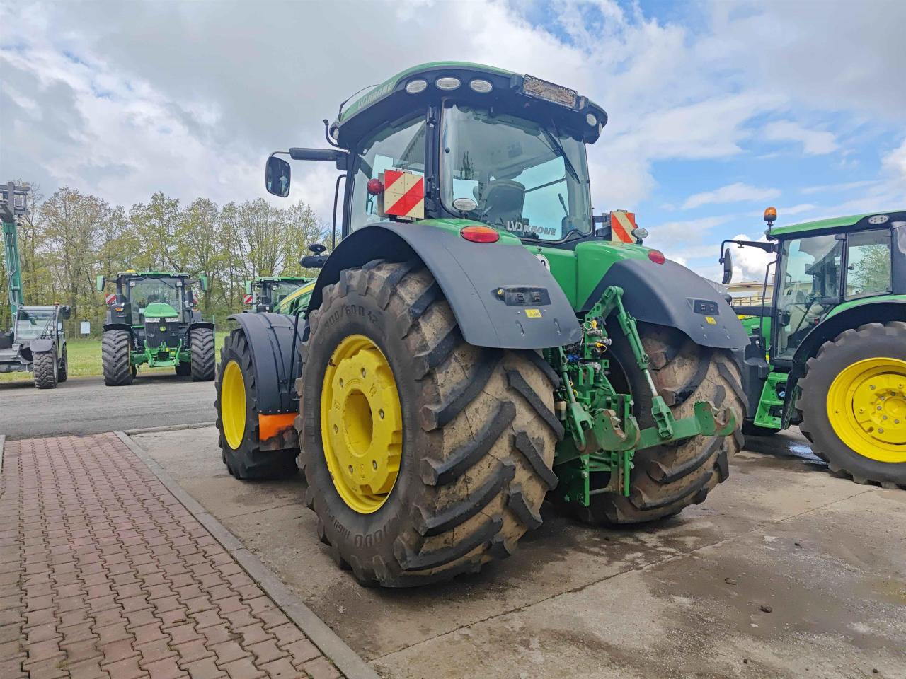 John Deere 8400R - Farm tractor: picture 5 John Deere 8400R - Farm tractor: picture 5