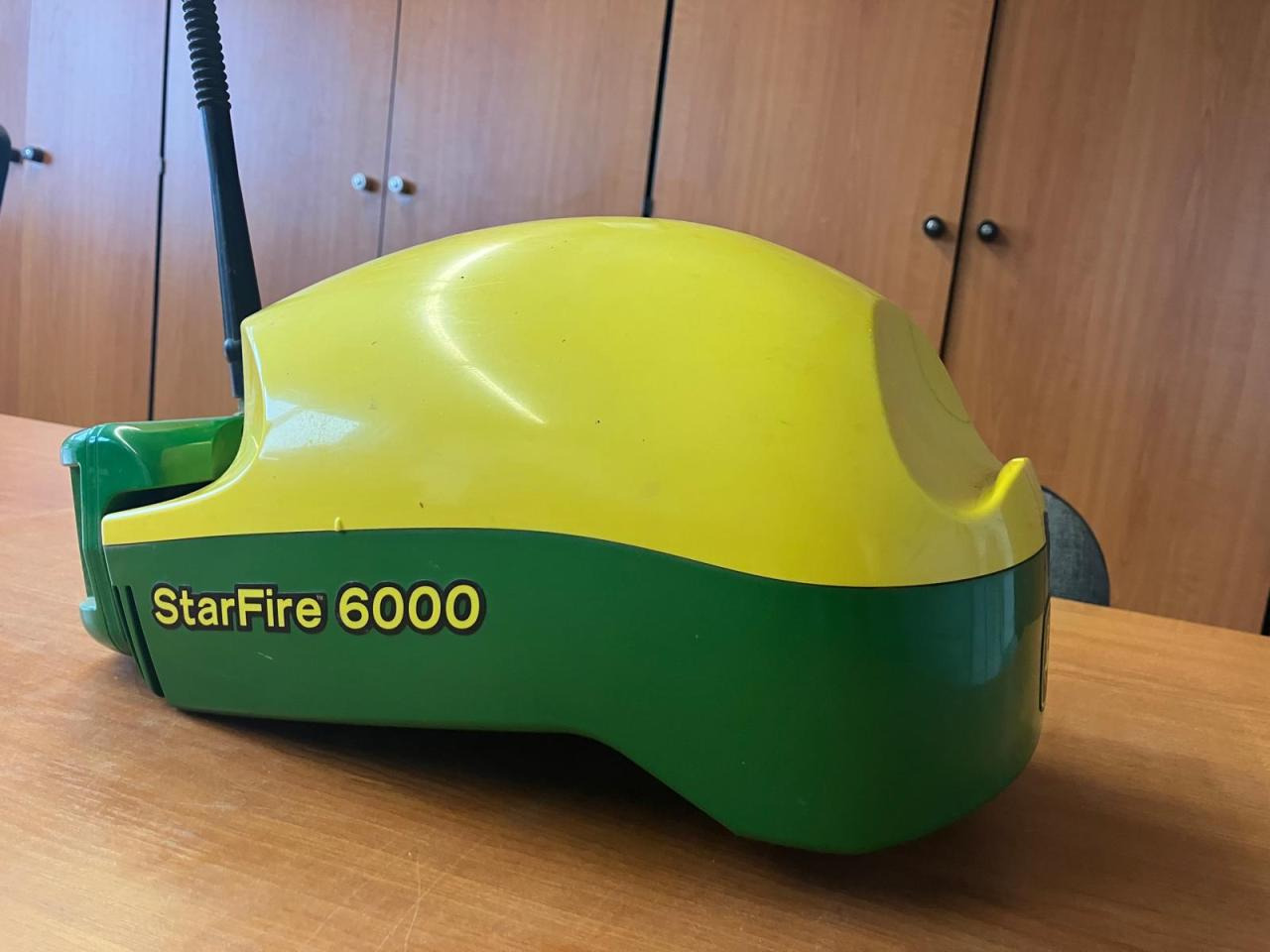 John Deere SF6000 RTK - Navigation system for Agricultural machinery: picture 1 John Deere SF6000 RTK - Navigation system for Agricultural machinery: picture 1
