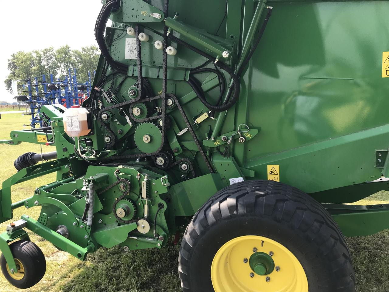 Round baler John Deere V461M: picture 8