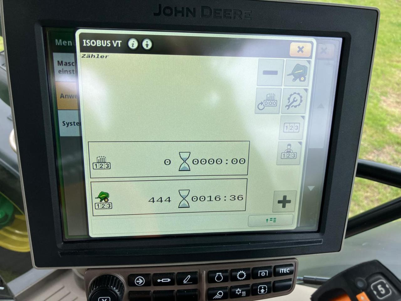 Round baler John Deere V461M: picture 12
