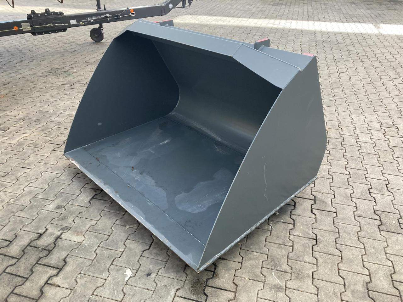 Kramer 1600 mm - Bucket: picture 1 Kramer 1600 mm - Bucket: picture 1