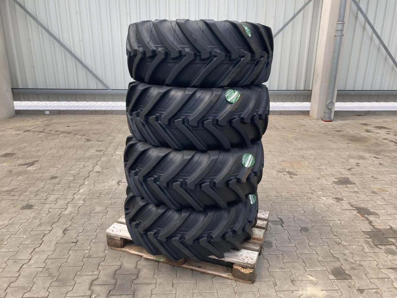 Michelin 400/70R20 - Tire for Agricultural machinery: picture 1 Michelin 400/70R20 - Tire for Agricultural machinery: picture 1
