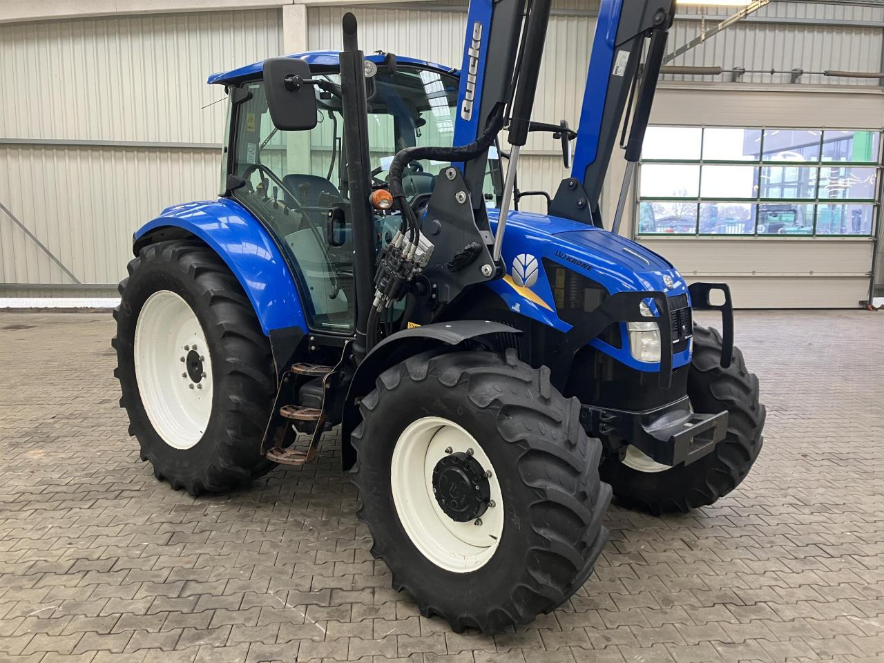 New Holland T 5.105 - Farm tractor: picture 3 New Holland T 5.105 - Farm tractor: picture 3