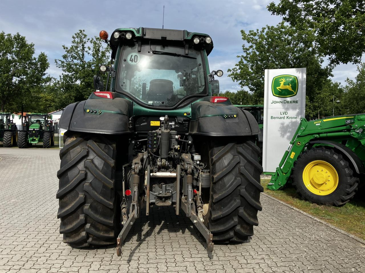 Valtra T174 Versu - Farm tractor: picture 5 Valtra T174 Versu - Farm tractor: picture 5