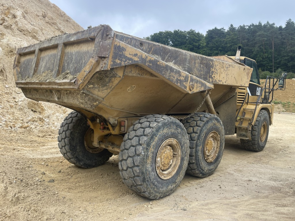 Articulated dumper CAT 730: picture 12