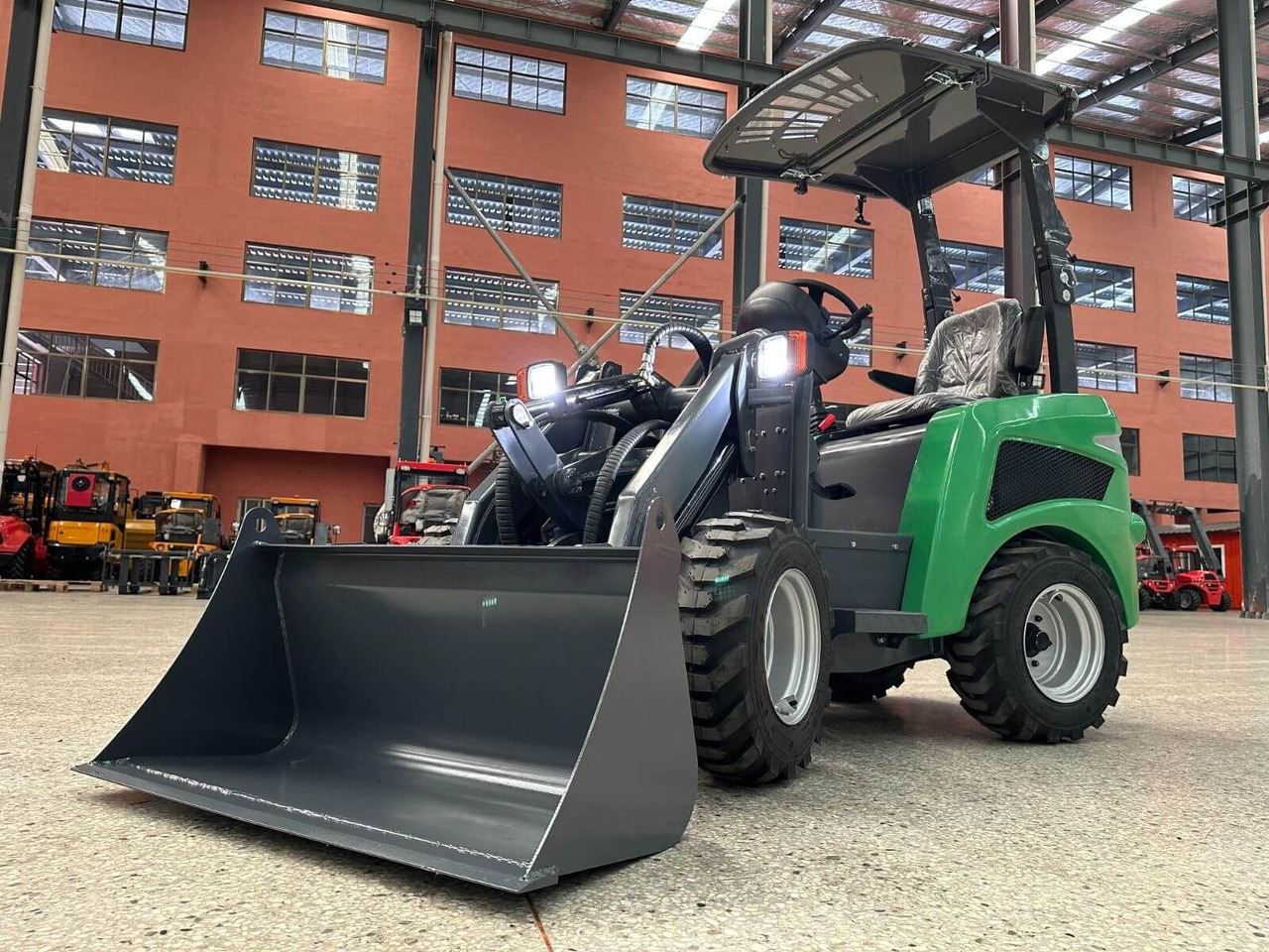 Everun Hoflader elektrisch - Compact loader: picture 1 Everun Hoflader elektrisch - Compact loader: picture 1