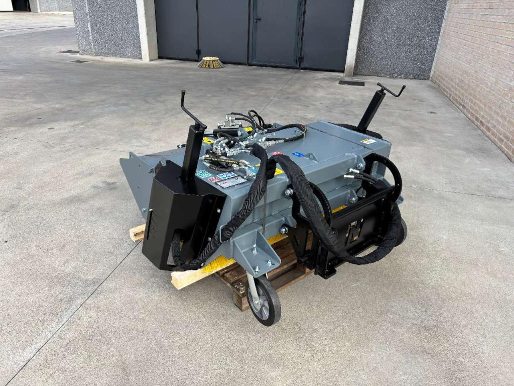 CM CM Crusher CSI 125 con attacco macchina polifunzionale - Broom for Skid steer loader: picture 3 CM CM Crusher CSI 125 con attacco macchina polifunzionale - Broom for Skid steer loader: picture 3