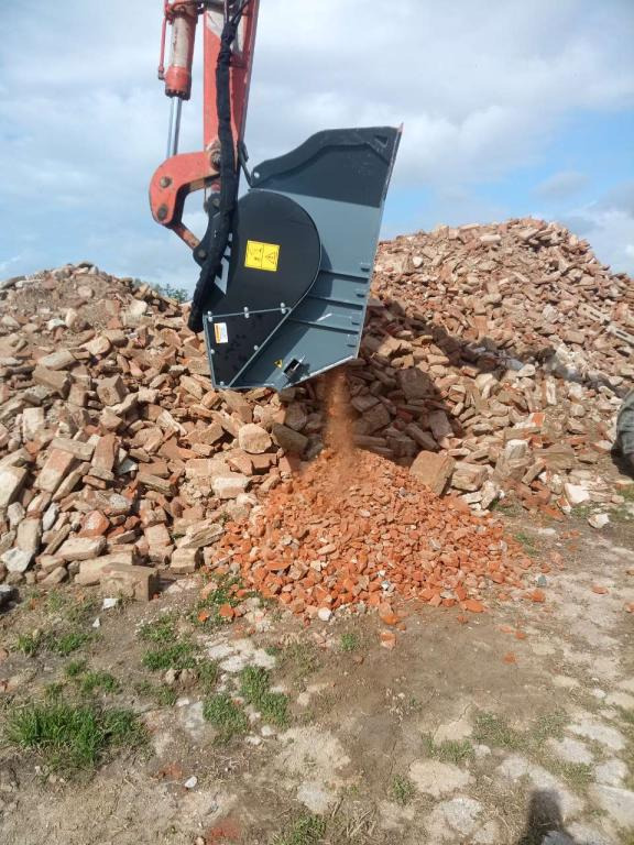 CM Crusher CBF-L 120 Crusher Bucket - Bucket for Skid steer loader: picture 4 CM Crusher CBF-L 120 Crusher Bucket - Bucket for Skid steer loader: picture 4