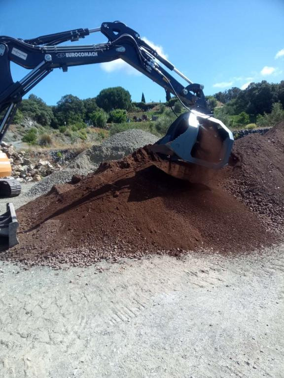 CM Crusher CBR 12 Screening Bucket - Bucket for Skid steer loader: picture 4 CM Crusher CBR 12 Screening Bucket - Bucket for Skid steer loader: picture 4