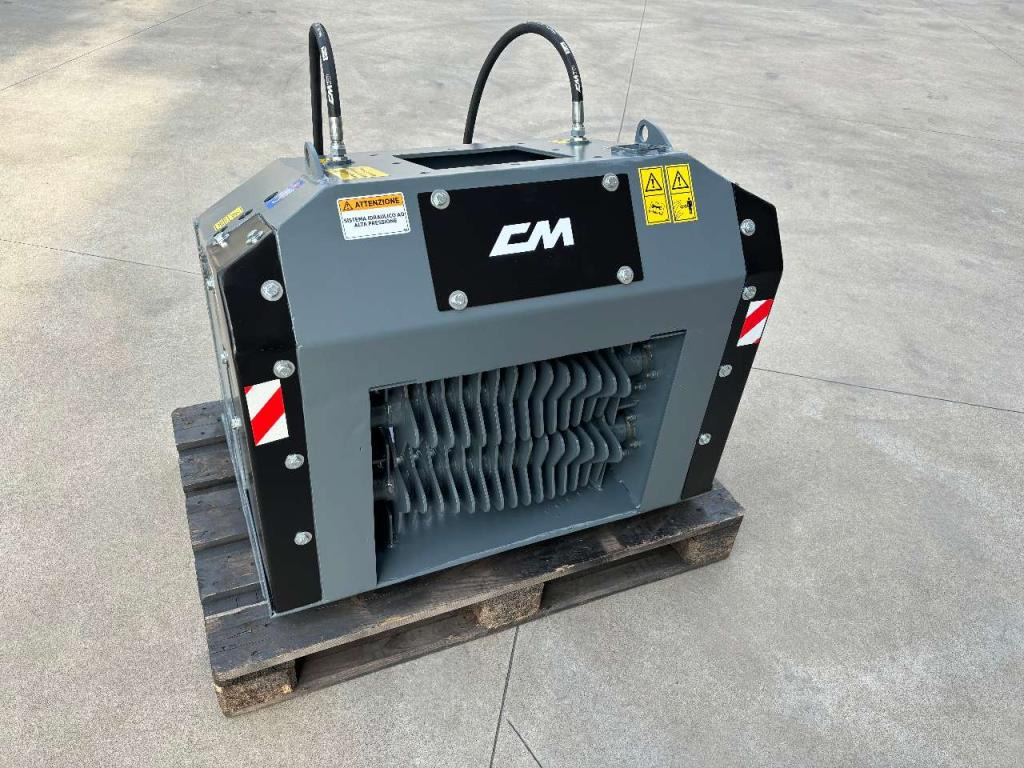 CM Crusher CDS 07 Screening Bucket - Bucket for Skid steer loader: picture 4 CM Crusher CDS 07 Screening Bucket - Bucket for Skid steer loader: picture 4