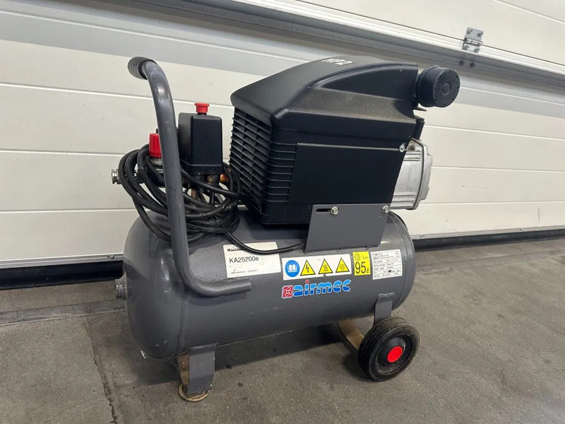 Airmec Fiac BXA 25200 Elektrische Zuigercompressor 2 PK 150 L / min 8 Bar - Air compressor: picture 2 Airmec Fiac BXA 25200 Elektrische Zuigercompressor 2 PK 150 L / min 8 Bar - Air compressor: picture 2