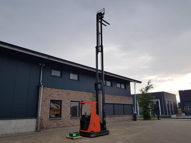 Reach truck BT RRE180H Toyota 1.8 ton Triplex Freelift Sideshift Elektra Reachtruck: picture 20