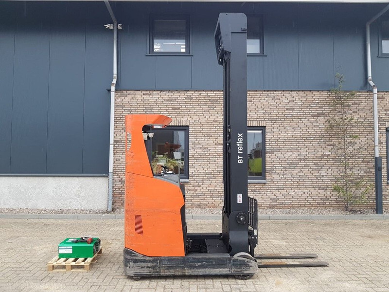 Reach truck BT RRE180H Toyota 1.8 ton Triplex Freelift Sideshift Elektra Reachtruck: picture 17