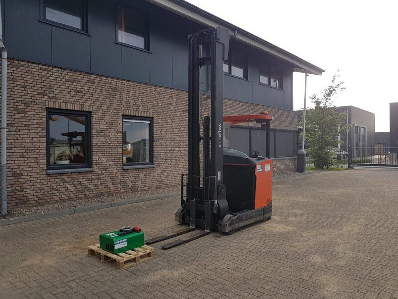Reach truck BT RRE180H Toyota 1.8 ton Triplex Freelift Sideshift Elektra Reachtruck: picture 13