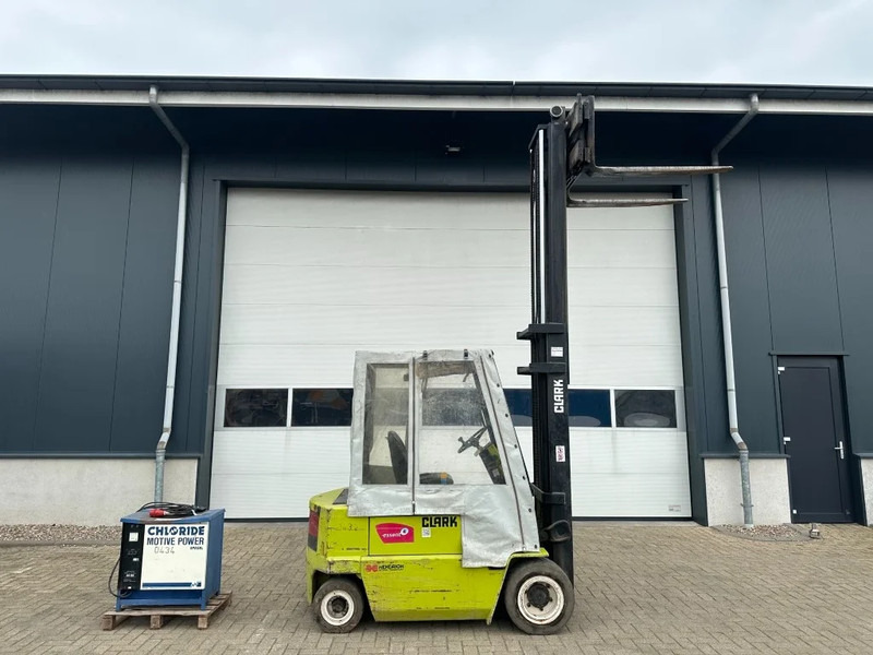 Clark EPM25N 2.5 ton Duplex Sideshift Elektra Heftruck - Electric forklift: picture 3 Clark EPM25N 2.5 ton Duplex Sideshift Elektra Heftruck - Electric forklift: picture 3