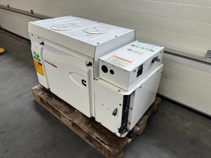Generator set Cummins Onan MDKBP Kubota 4 cilinder Diesel 13.5 kVA Marine Silent generatorset: picture 12 Generator set Cummins Onan MDKBP Kubota 4 cilinder Diesel 13.5 kVA Marine Silent generatorset: picture 12