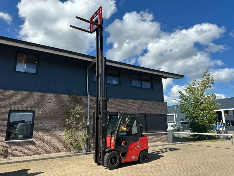 Hyster H3.0FT 3 ton Triplex Freelift Sideshift LPG Heftruck 2017 - LPG forklift: picture 2 Hyster H3.0FT 3 ton Triplex Freelift Sideshift LPG Heftruck 2017 - LPG forklift: picture 2