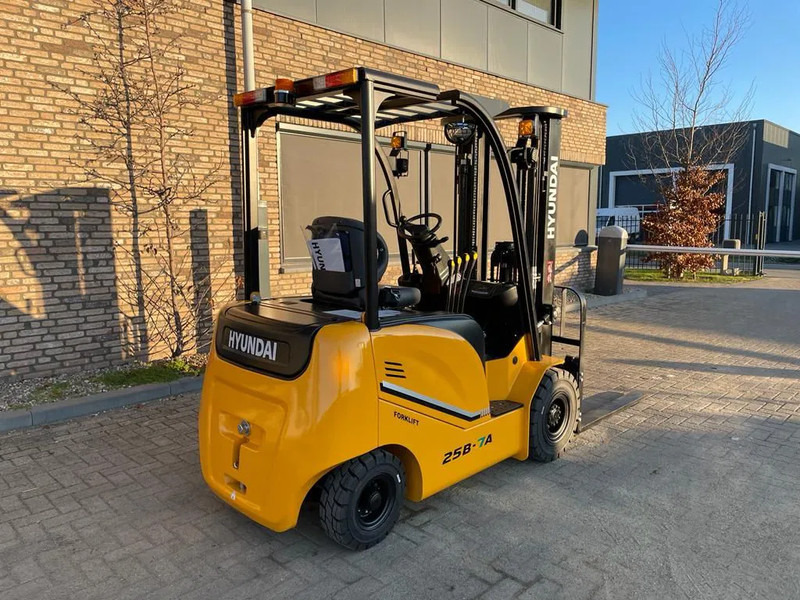 Electric forklift Hyundai 25B-7A 2.5 ton Triplex Freelift Sideshift Elektra Heftruck Nieuw: picture 7 Electric forklift Hyundai 25B-7A 2.5 ton Triplex Freelift Sideshift Elektra Heftruck Nieuw: picture 7