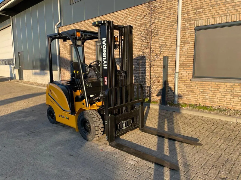 Electric forklift Hyundai 25B-7A 2.5 ton Triplex Freelift Sideshift Elektra Heftruck Nieuw: picture 12 Electric forklift Hyundai 25B-7A 2.5 ton Triplex Freelift Sideshift Elektra Heftruck Nieuw: picture 12