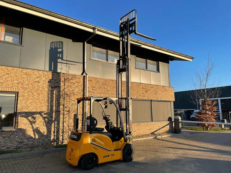 Electric forklift Hyundai 25B-7A 2.5 ton Triplex Freelift Sideshift Elektra Heftruck Nieuw: picture 16 Electric forklift Hyundai 25B-7A 2.5 ton Triplex Freelift Sideshift Elektra Heftruck Nieuw: picture 16