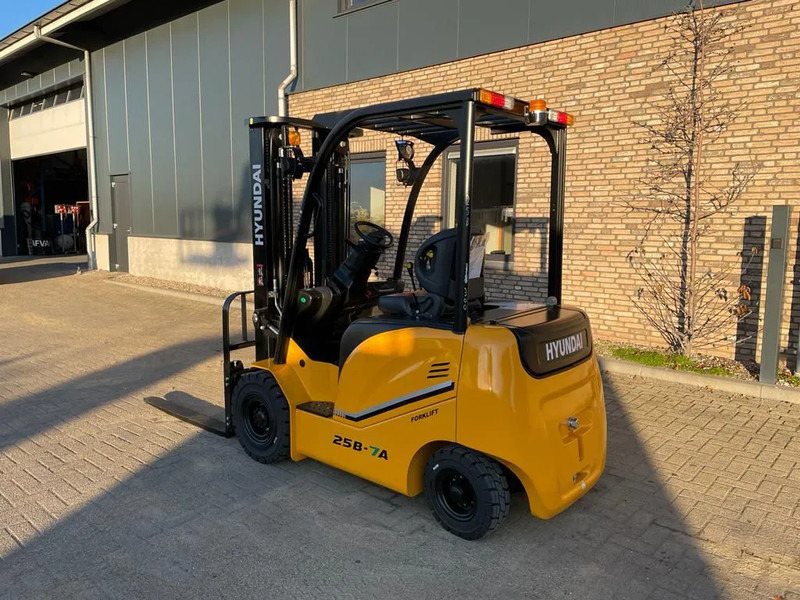 Electric forklift Hyundai 25B-7A 2.5 ton Triplex Freelift Sideshift Elektra Heftruck Nieuw: picture 9 Electric forklift Hyundai 25B-7A 2.5 ton Triplex Freelift Sideshift Elektra Heftruck Nieuw: picture 9