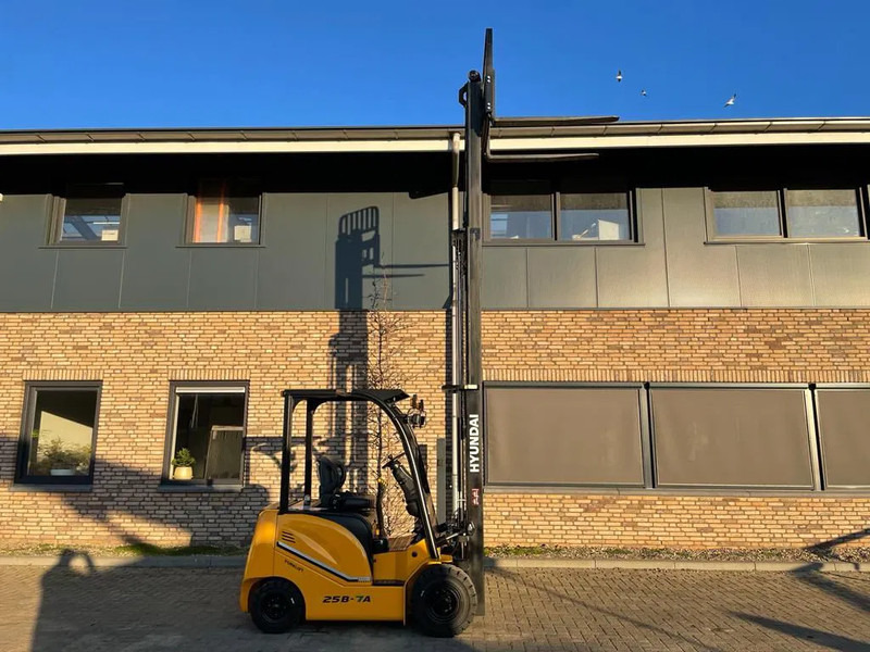Electric forklift Hyundai 25B-7A 2.5 ton Triplex Freelift Sideshift Elektra Heftruck Nieuw: picture 18 Electric forklift Hyundai 25B-7A 2.5 ton Triplex Freelift Sideshift Elektra Heftruck Nieuw: picture 18