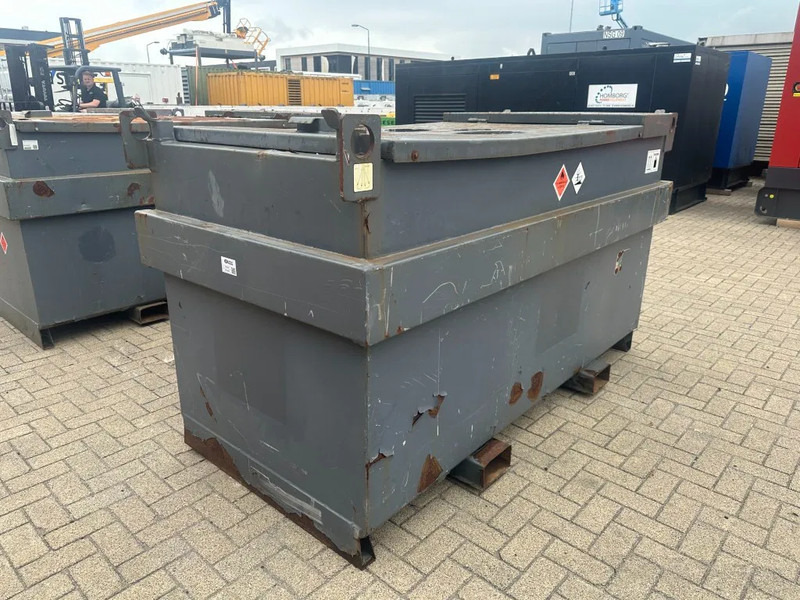 IBC Steenbergen Kiwa IBC 2000 liter dieseltank met handpomp Milieutank - Shipping container: picture 4 IBC Steenbergen Kiwa IBC 2000 liter dieseltank met handpomp Milieutank - Shipping container: picture 4