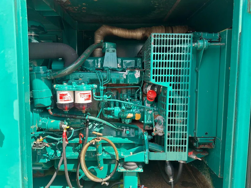 Iveco 7450 I 5.05 Petbow 50 kVA Silent noodstroom generatorset met automatische netovername ATS - Generator set: picture 4 Iveco 7450 I 5.05 Petbow 50 kVA Silent noodstroom generatorset met automatische netovername ATS - Generator set: picture 4