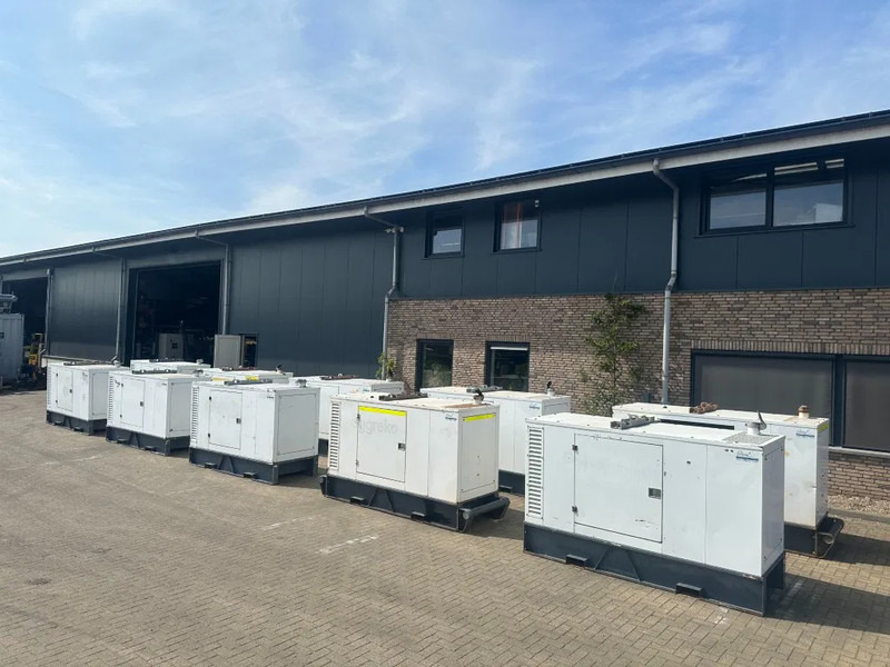 Iveco FPT NEF45 SM1A.A004 Stamford 60 kVA Silent Renrtal generatorset - Generator set: picture 2 Iveco FPT NEF45 SM1A.A004 Stamford 60 kVA Silent Renrtal generatorset - Generator set: picture 2