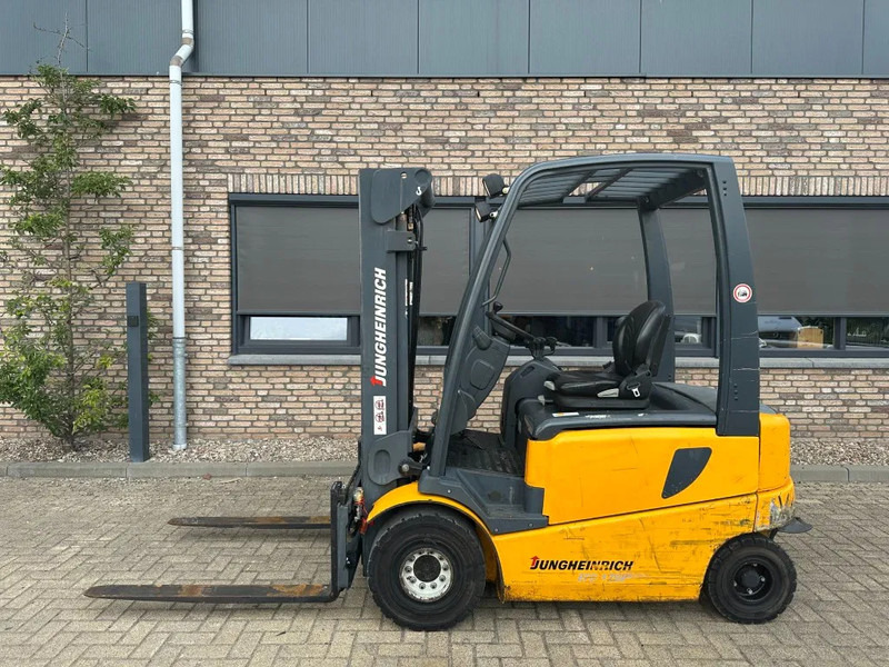 Jungheinrich EFG 425 k-470DZ/SP 2.5 ton Triplex Freelift Sideshift Elektra Heftruck Accu 2016 - Electric forklift: picture 2 Jungheinrich EFG 425 k-470DZ/SP 2.5 ton Triplex Freelift Sideshift Elektra Heftruck Accu 2016 - Electric forklift: picture 2