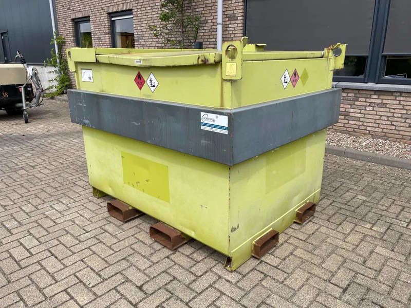 Kiwa IBC Steenbergen 2000 liter Dieseltank met Handpomp Milieutank - Storage tank: picture 3 Kiwa IBC Steenbergen 2000 liter Dieseltank met Handpomp Milieutank - Storage tank: picture 3