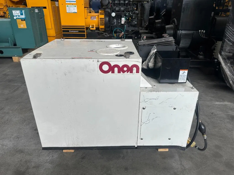 Kubota D1005 Onan 6.5 kVA Silent Marine generatorset - Generator set: picture 4 Kubota D1005 Onan 6.5 kVA Silent Marine generatorset - Generator set: picture 4