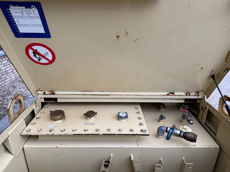 Shipping container Tolsma Kiwa IBC 1150 liter Dieseltank Milieutank: picture 11 Shipping container Tolsma Kiwa IBC 1150 liter Dieseltank Milieutank: picture 11