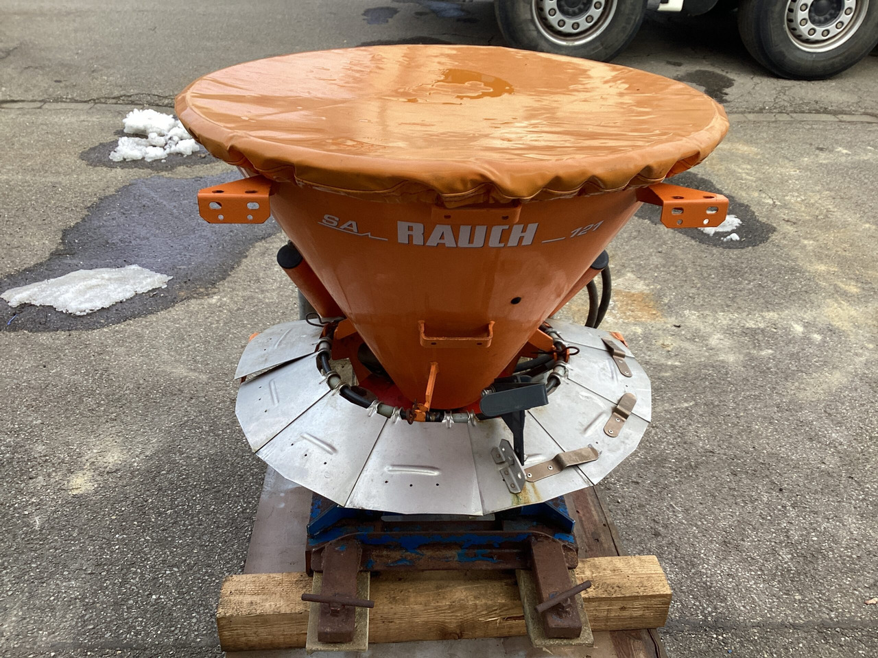 Rauch SA121R Typ4 - Sand/ Salt spreader: picture 1 Rauch SA121R Typ4 - Sand/ Salt spreader: picture 1