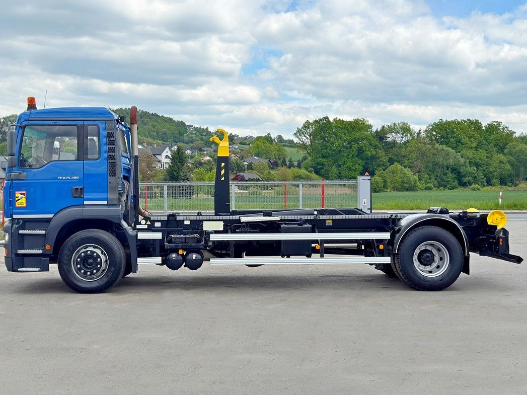 MAN TGA 18.310 Abrollkipper * Top Zustand! MAN TGA 18.310 Abrollkipper * Top Zustand! - Hook lift truck: picture 5 MAN TGA 18.310 Abrollkipper * Top Zustand! MAN TGA 18.310 Abrollkipper * Top Zustand! - Hook lift truck: picture 5